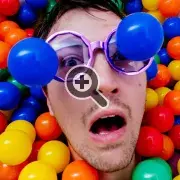 Un chico en el escape room After-Party